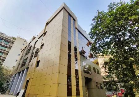 Maxxvalue Hotel Midc - Andheri Отели рядом с достопримечательностью «Jogeshwari Caves»