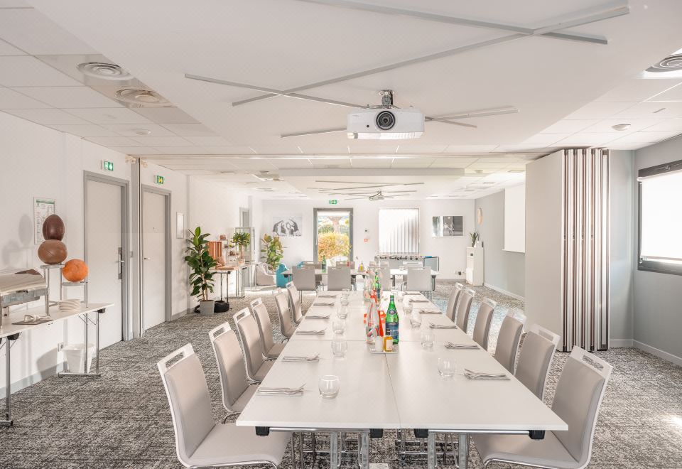 Holiday Inn Toulouse AirportOver view