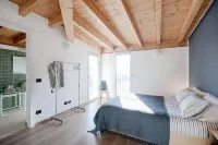 White Attic - by Myhomeincomo Hotels in Albavilla