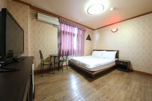 Wando C and Hyu - Motels