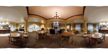 Holiday Inn Express & Suites Corona