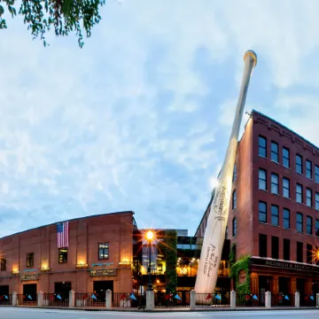 Crowne Plaza LOUISVILLE AIRPORT EXPO CTR by IHG Отели рядом с достопримечательностью «Сикс Флэгз Кентакки Кингдом»