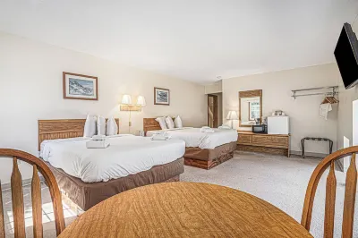 Ludington Pier House Hotels in Ludington