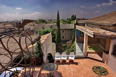 Palais Aoma, hôtel Particulier de Luxe en Provence Hotels near CAMPREDON art & image