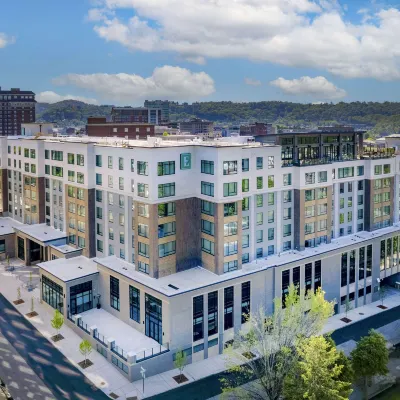 Embassy Suites by Hilton Asheville Downtown Hotels in de buurt van Downtown Asheville Art District