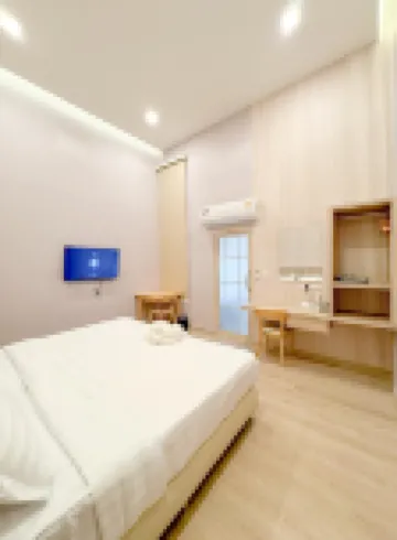 JapanTown Hotels near Wat Mahawong