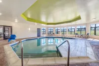 Holiday Inn Express & Suites Kansas City Airport