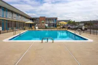 Days Inn by Wyndham Frederick - Pools