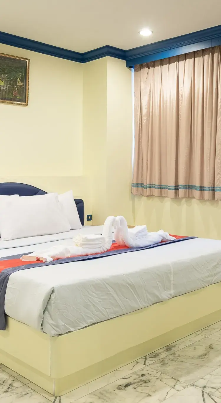 ห้องดีลักซ์ เตียงใหญ่ พร้อมระเบียง