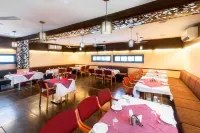 Hotel Golden Treat Hotel in zona Parco regionale Pipliyapala di Indore