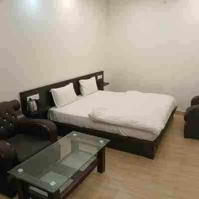 Avini's Garden & Hotel By GRB Rooms