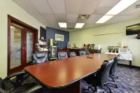 Ramada by Wyndham Nisku Edmonton Airport Hotels in Nisku