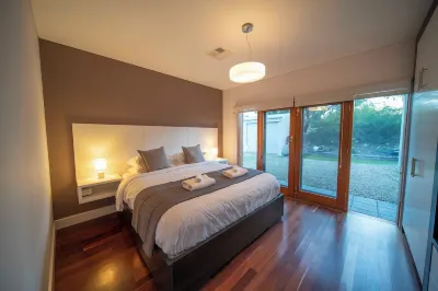 The Hideaway by Gatt Wines Hotels in Flaxman Valley