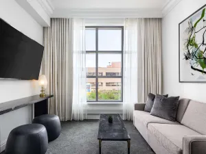 Daxton Hotel Birmingham, Curio Collection by Hilton