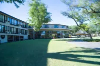 Hwange Safari Lodge Отели в г. 