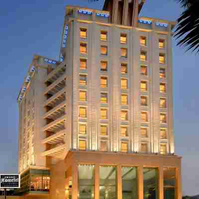 Lemon Tree Premier Malad Mumbai Hotel Exterior