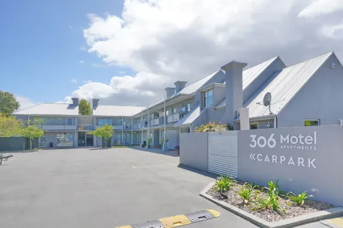 306 Motel Apartments - Motels