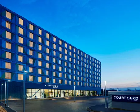 Courtyard Luton Airport Hotels in Luton