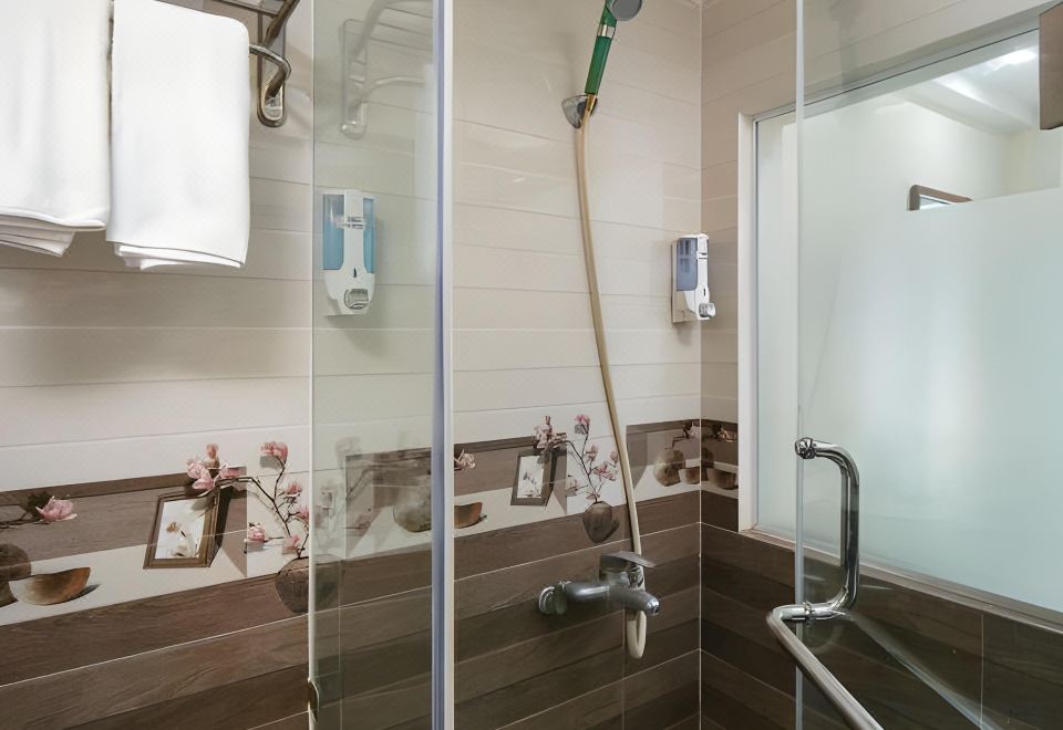 2. 년 호아 호텔..