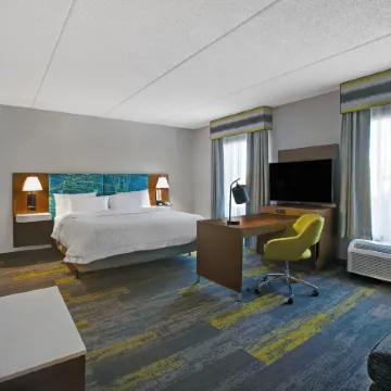 Hampton Inn & Suites Augusta West