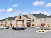 Super 8 by Wyndham Hampshire IL Hotels in Kane County