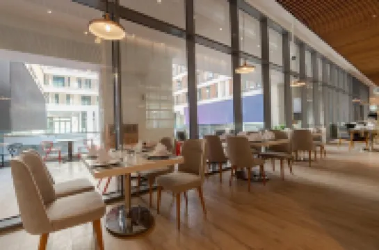 West Walk Retaj Hotel