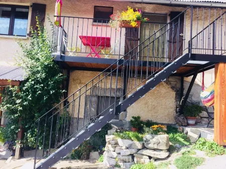 Gîte in the Heart of Nature, Cool, Calm and Magnificent View Отели в г. Ле Деволюи