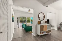 Beautiful home with heated pool, minutes away from Siesta key beach