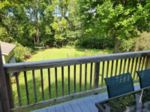 2 mi from VT campus. Great house - football games, graduation, or campus visits. Hotels in Blacksburg