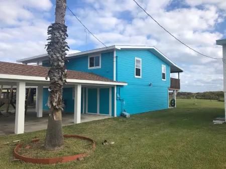Beach Front Home with Outstanding Views - Just a quick walk to the ocean.