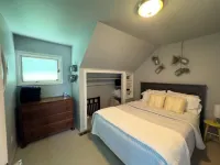 Cozy Cottage on Lake Champlain with Incredible Views and Outdoor Space!