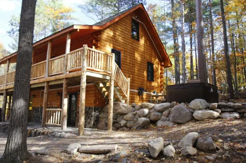 Adirondack Farmhouse - Newly built Luxury Cabin