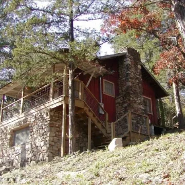 Romantic Cabin with Jetted Tub!  Minutes to Branson Landing and 76 Strip