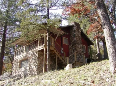 Romantic Cabin with Jetted Tub!  Minutes to Branson Landing and 76 Strip
