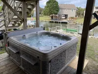 3 bedroom in Nags Head. Great views. Boat ramp & dock. Hot Tub!