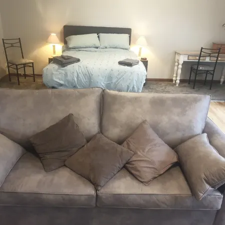 Entire Self Contained Suite, OffGrid Eco Farm Stay