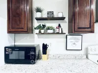 Charming Mountain View Retreat. Cozy place within walking distance to downtown.