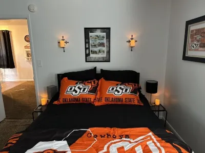 Pet friendly. Blocks to OSU - 0.7mi to BP Stadium! Hotels near Stillwater Regional Airport