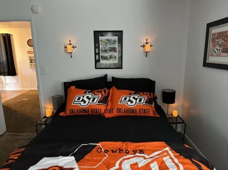 Pet friendly. Blocks to OSU - 0.7mi to BP Stadium!