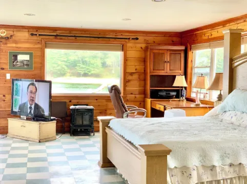 Large beautiful ocean front studio with private dock