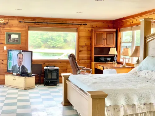 Large beautiful ocean front studio with private dock