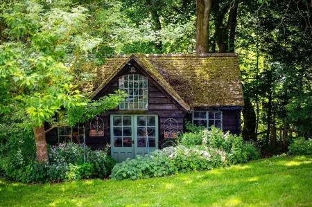 Long Cover Cottage is 4 Star Gold retreat from the outside world.