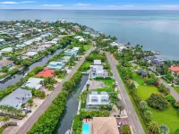 Luxurious 3-bedroom home with Pool and Dock in Key Colony Beach