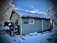 Downtown Bozeman Bungalow, pet friendly with private fenced yard