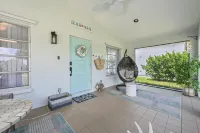 Walk to Beach Remodeled home, heated Pool w/ bonus Cabana Oasis! Free Bikes