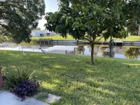 Cozy Water Front 2 bedroom 2 bathroom Home with Lake Access