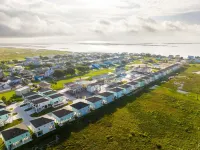 Beautiful, Newly Built Cottage Minutes to Beach