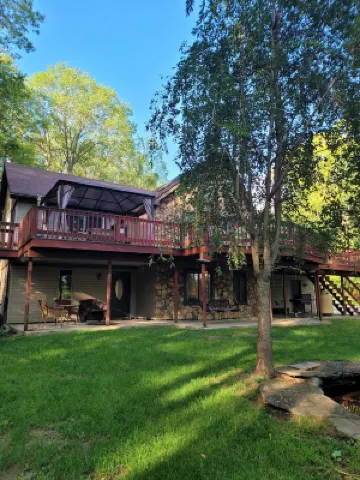 Large 2 Bedroom on Wooded Lot, (Pool-Closed), (Hot Tub-Open) Min to Pennstate