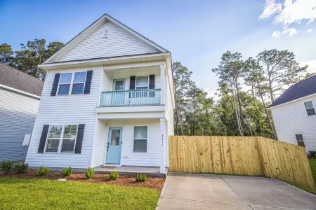 Two King beds, Game Room, Screen Room, Fully Fenced in Yard Beautiful Home!