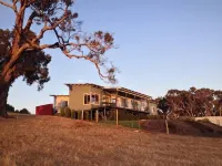 Views of Redwall Valley and close to beaches and wineries. Hotels near Ngilgi Cave Ancient Lands Experience